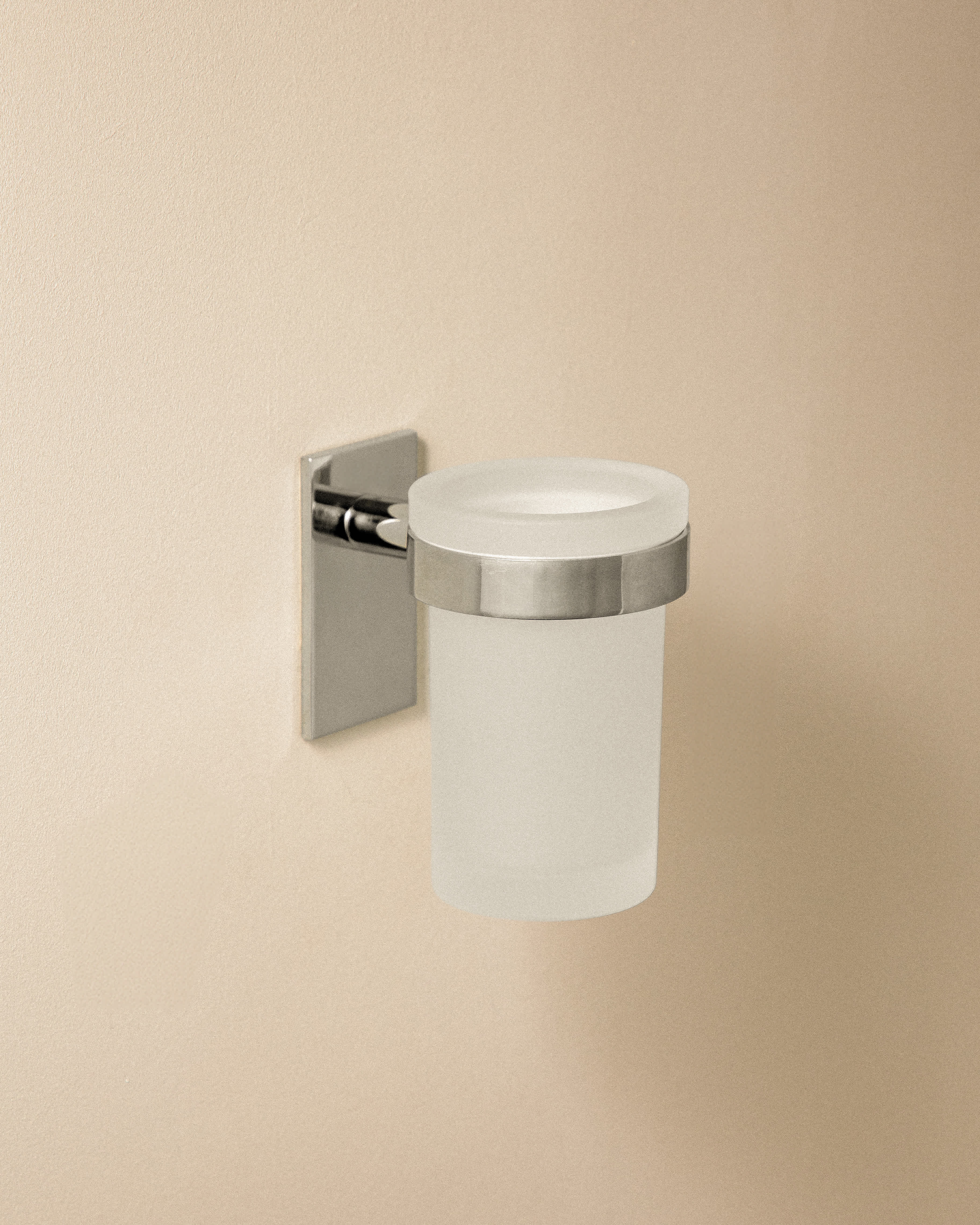 COUNTERTOP BRUSH-HOLDER