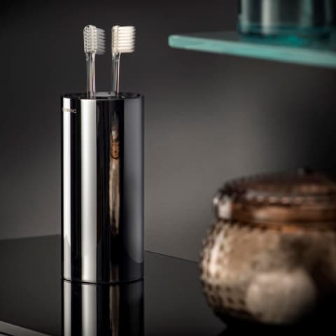 FREE STANDING BRUSH HOLDER