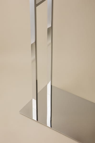 FREE-STANDING TOWEL RACK