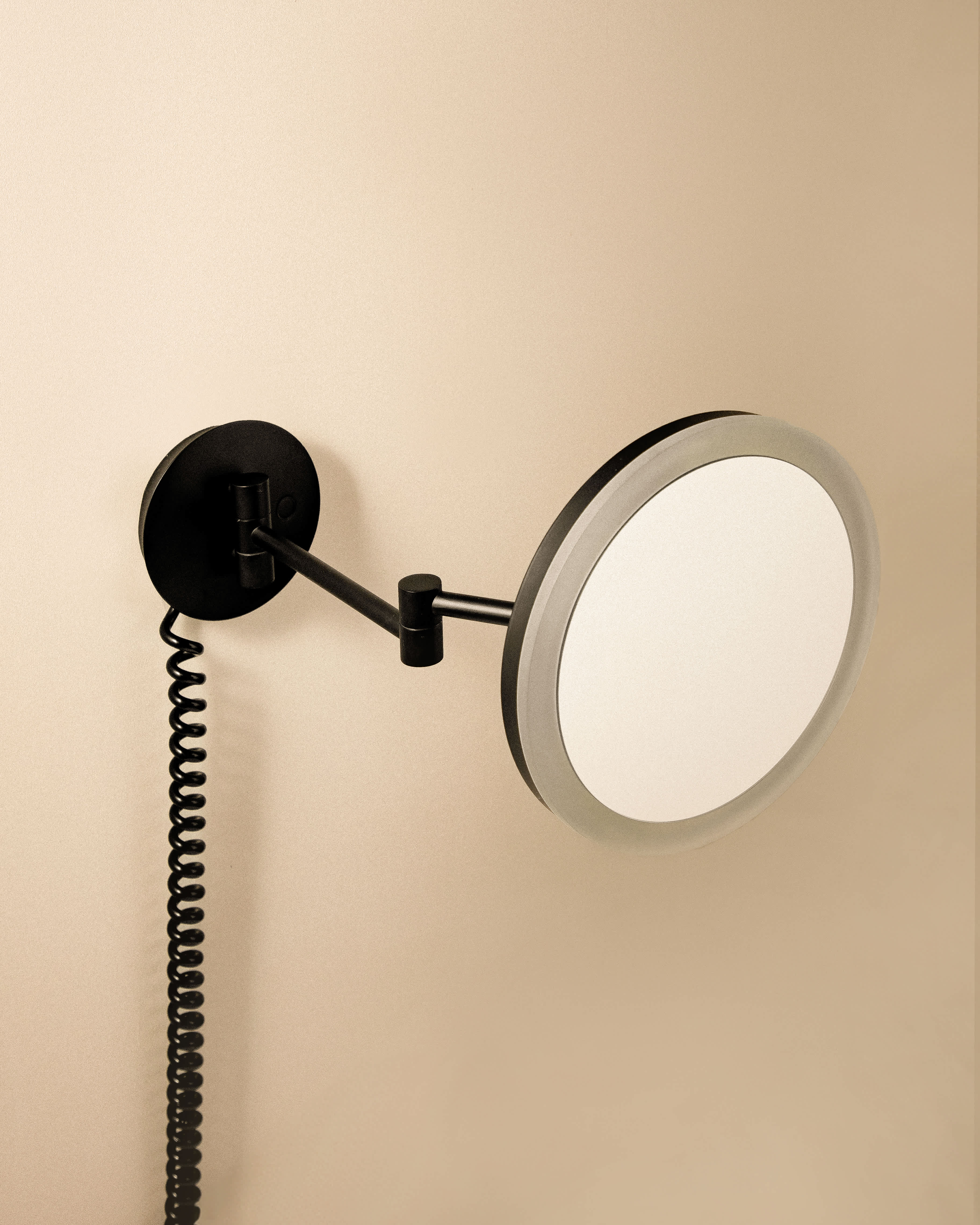WALL MAGNIFYING MIRROR (X5)