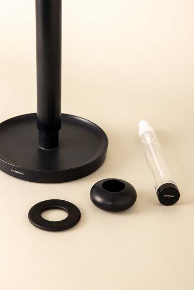 Kitchen paper holder with integrated spray