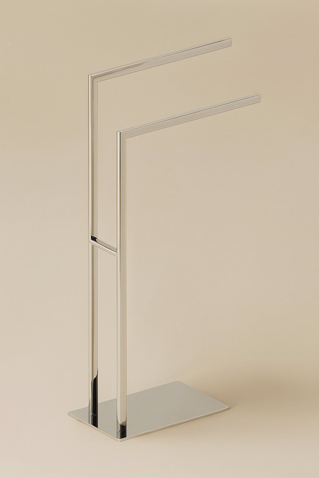 FREE-STANDING TOWEL RACK