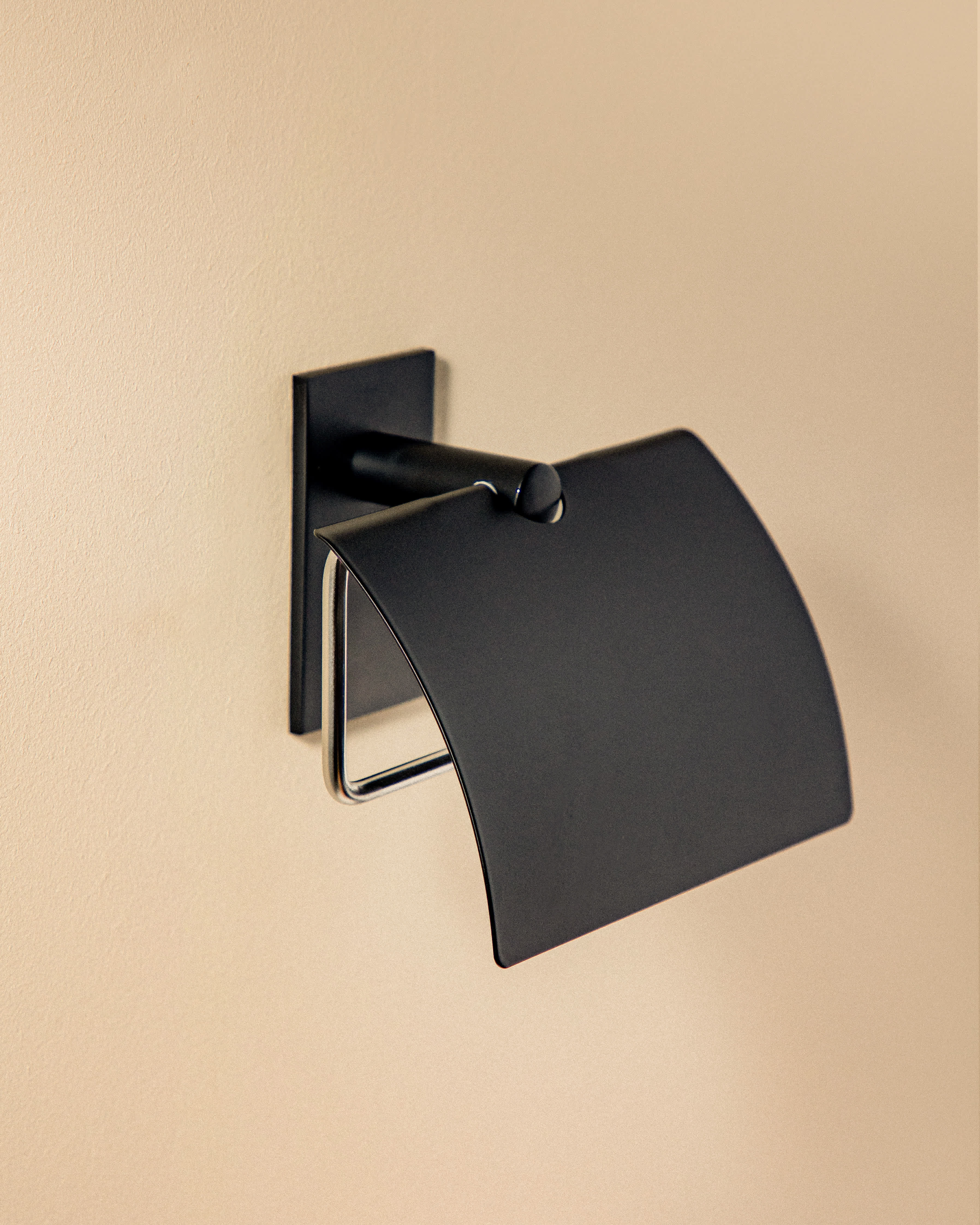 PAPER HOLDER WITH COVER