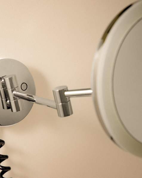 WALL MAGNIFYING MIRROR (X5)