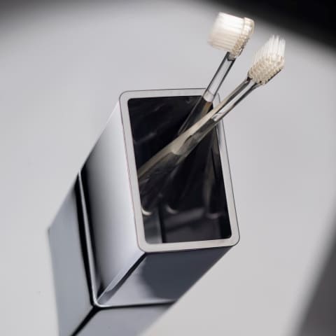 FREE STANDING BRUSH HOLDER