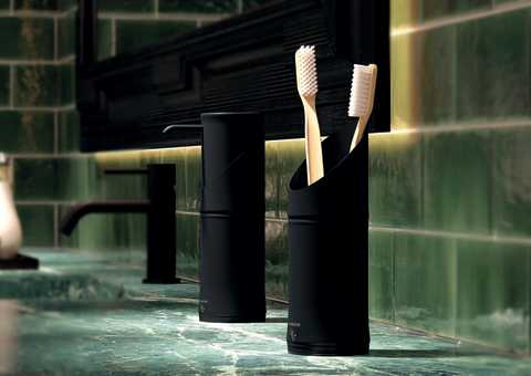 FREE STANDING BRUSH HOLDER