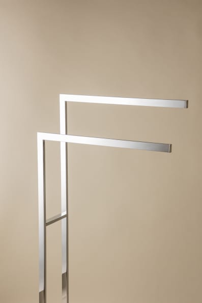FREE-STANDING TOWEL RACK